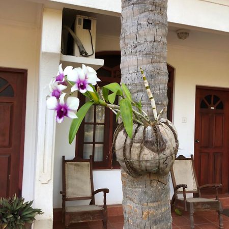 Hotel Lagoon Paradise Negombo Buitenkant foto
