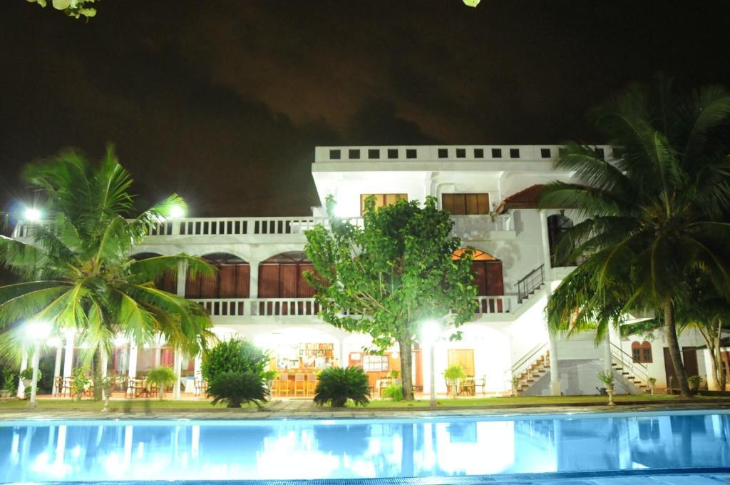 Hotel Lagoon Paradise Negombo Buitenkant foto