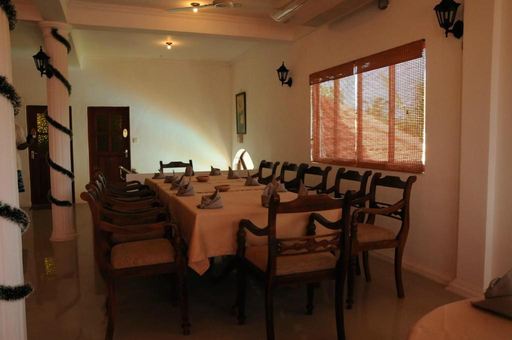 Hotel Lagoon Paradise Negombo Buitenkant foto