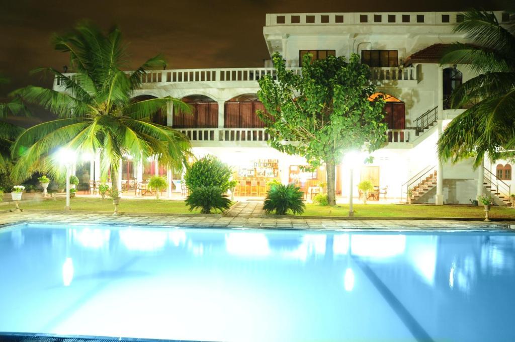 Hotel Lagoon Paradise Negombo Buitenkant foto
