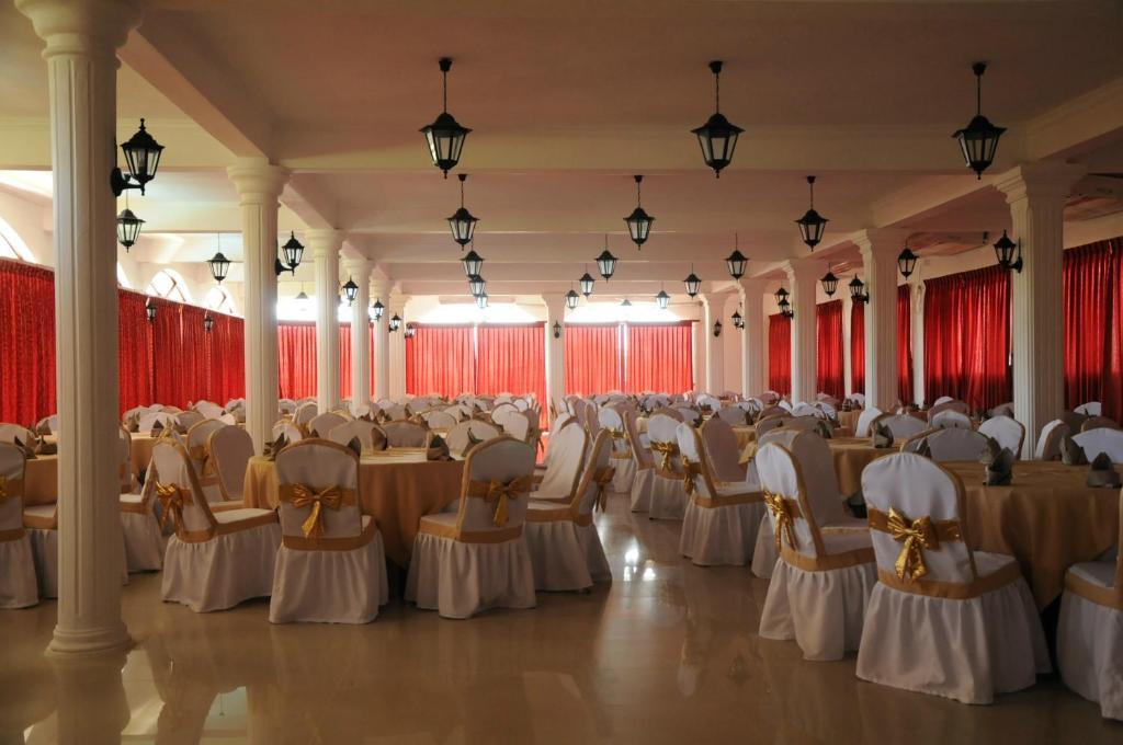 Hotel Lagoon Paradise Negombo Buitenkant foto