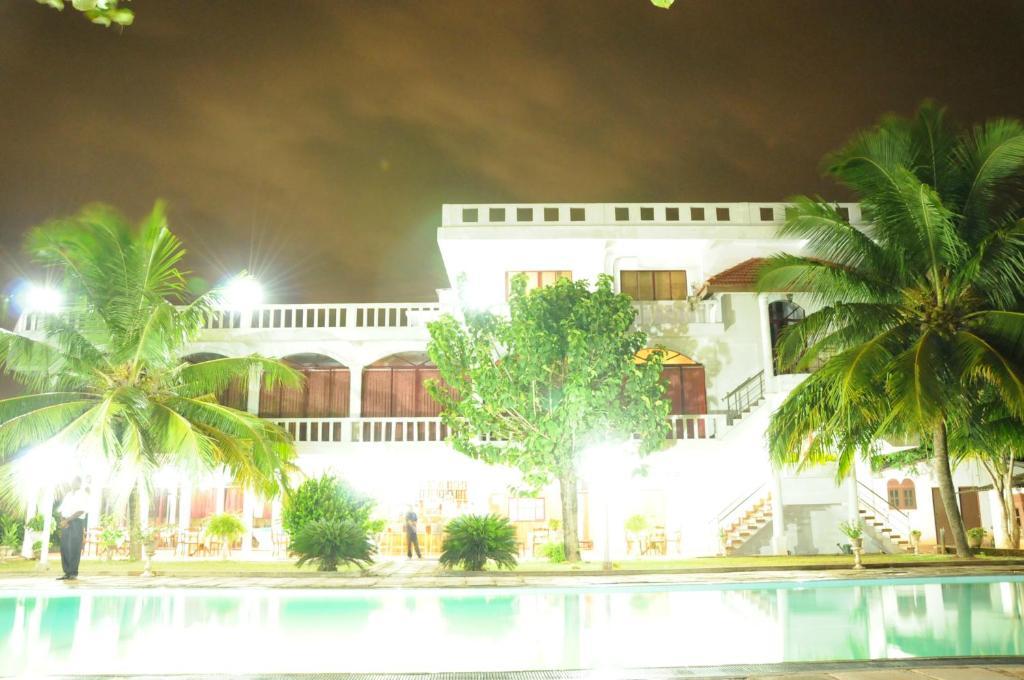 Hotel Lagoon Paradise Negombo Buitenkant foto
