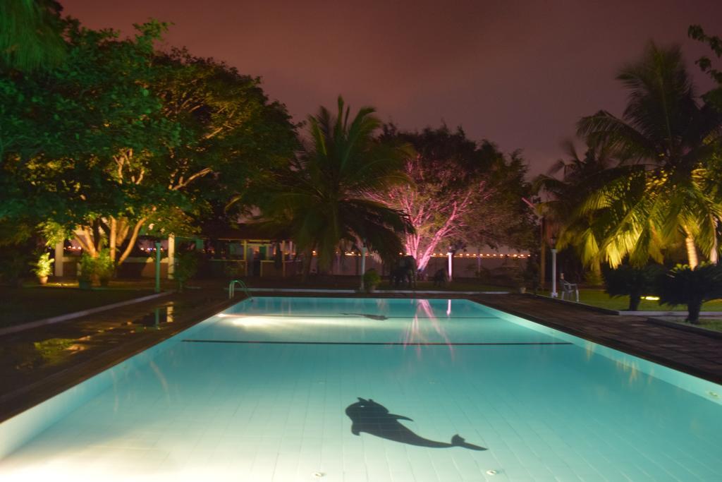 Hotel Lagoon Paradise Negombo Buitenkant foto