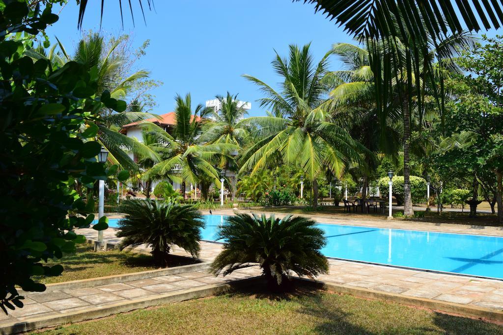 Hotel Lagoon Paradise Negombo Buitenkant foto