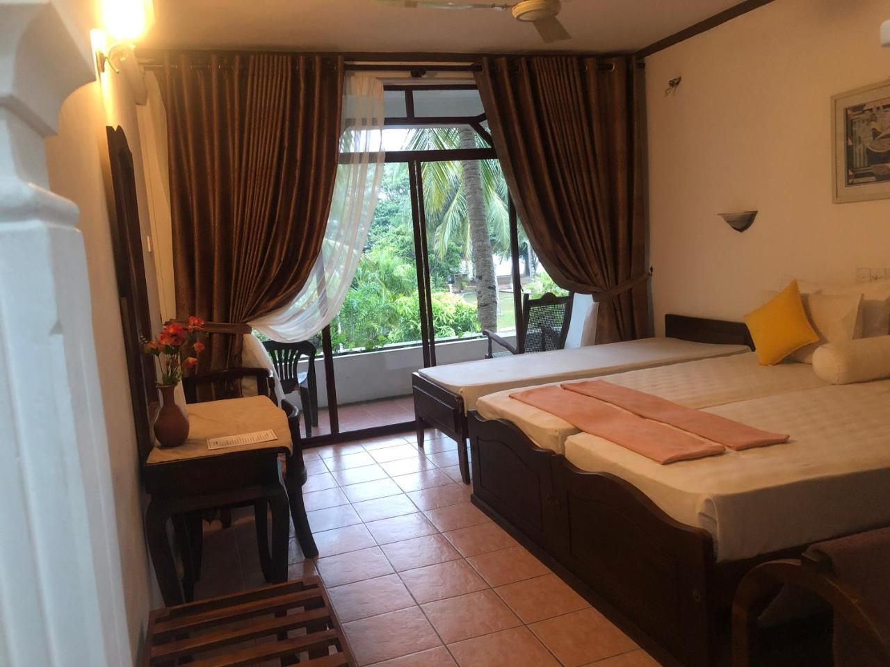 Hotel Lagoon Paradise Negombo Buitenkant foto