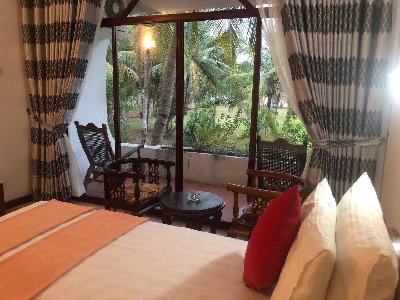 Hotel Lagoon Paradise Negombo Buitenkant foto