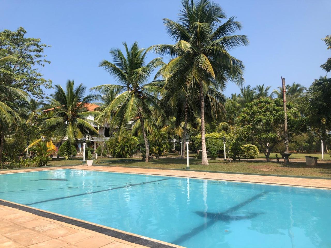 Hotel Lagoon Paradise Negombo Buitenkant foto